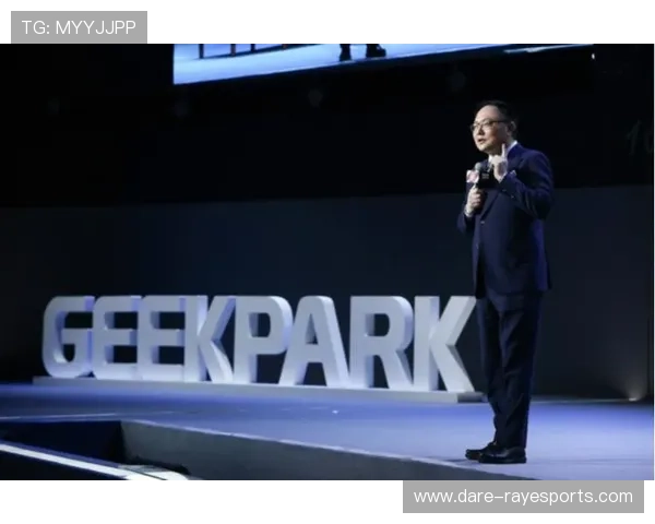 足球球星戴表风潮:揭秘运动员腕表选择背后的时尚与科技密码 足球球星戴表风潮:揭秘运动员腕表选择背后的时尚与科技密码