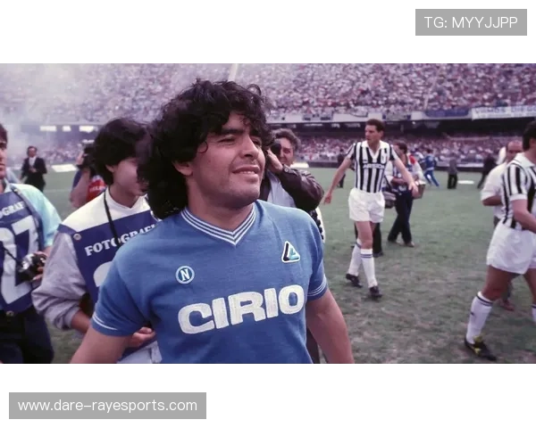 马拉多纳足球传奇人生与辉煌成就解析